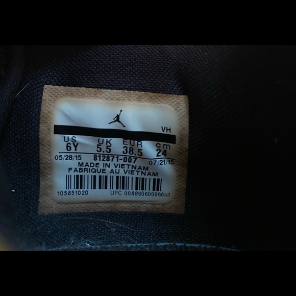 Air Jordan Youth - Picture 4 of 4